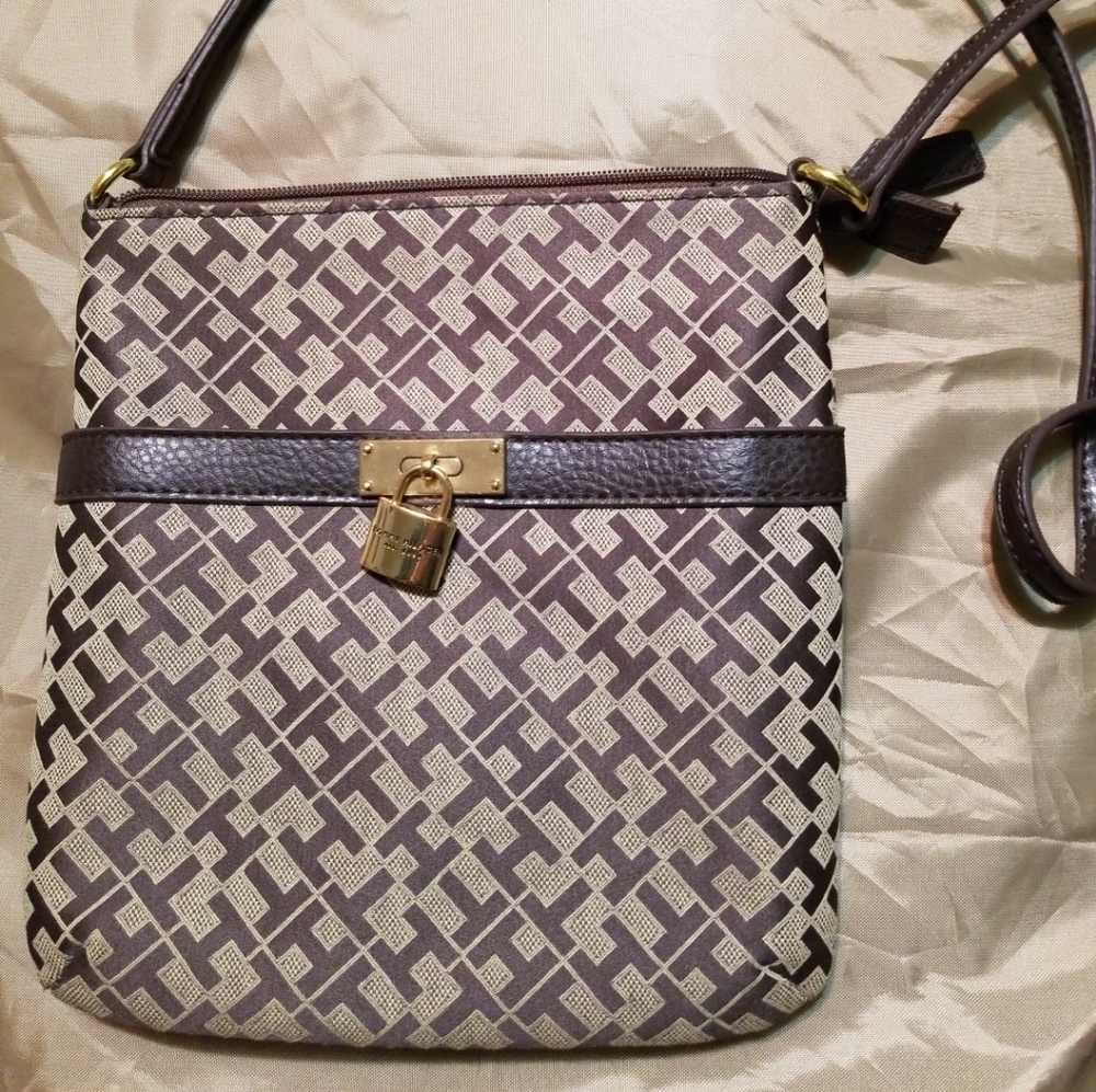Tommy Hilfiger pocket book
